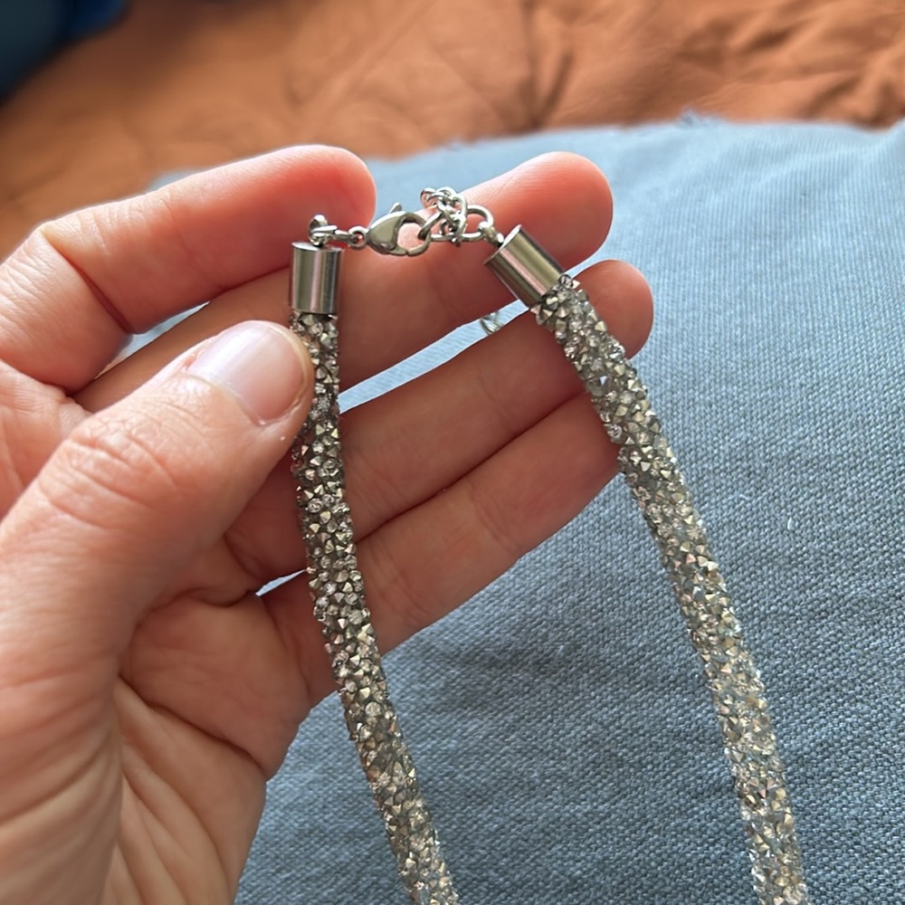 EUC sparkly necklace and magnetic closure bracelet - Picture 4 of 7